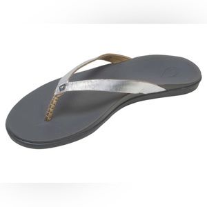 Olukai Womens Ho’opio Silver Leather Sandals Size 9